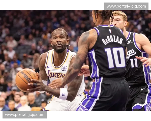 湖人内线优势明显 艾顿篮板保护为转换进攻奠定基础